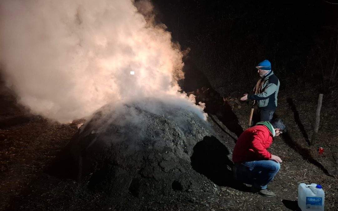 Integra Pirineus va fer una carbonera tradicional